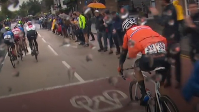 Van der Poel si stacca dal gruppo dei fuggitivi