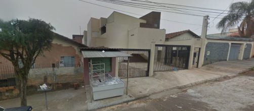 Bomba caseira foi jogada na garagem do pr&eacute;dio. (Reprodu&ccedil;&atilde;o/Google Street)
