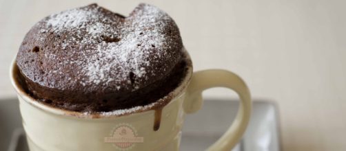 Haz un &ldquo;mug cake&rdquo; de chocolate de forma f&aacute;cil