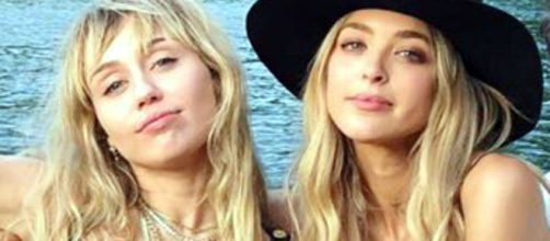 Miley Cirus ya vive con Kaitlynn Carter