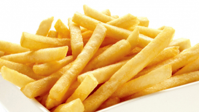 Dieta a base di patatine fritte: danni irreversibili per un diciassettenne britannico