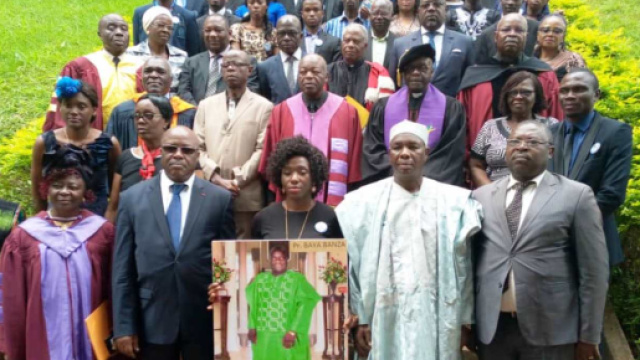 Photo de famille des coll&egrave;gues de Banza Baya et des &eacute;tudiants de l'IFORD lors de l'hommage (c) Odile Pahai