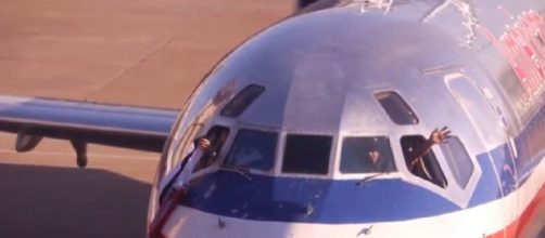American Airlines bids farewell to "Mad Dog" Super 80 McDonnell Douglas MD-80 DFW-ORD. [Image source/Pip Hastings YouTube video]