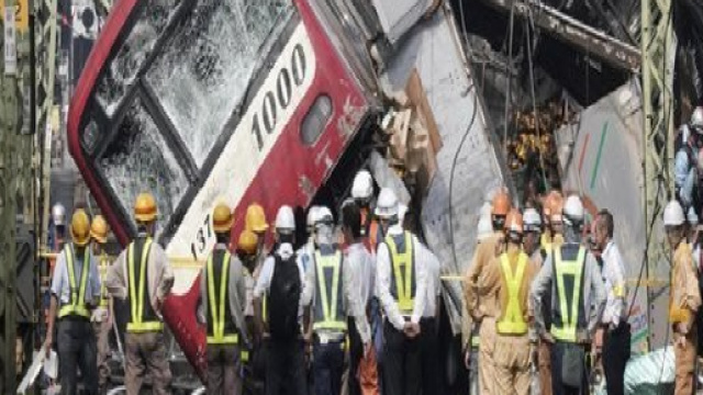 Giappone, scontro tra un treno e un camion al passaggio a livello: 30 feriti