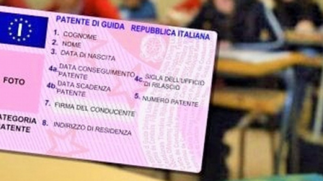 Patente di guida pi&ugrave; cara: le nuove regole sull'IVA al 22%