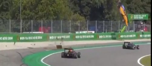 Carro do piloto australiano decolou ap&oacute;s sair da pista. (Arquivo Blasting News)