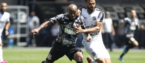 Vagner Love fez o segundo gol dos paulistas, e seu quarto, no Brasileir&atilde;o. (Divulga&ccedil;&atilde;o/Daniel Augusto Jr/Ag&ecirc;ncia Corinthians)