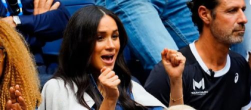 Meghan Markle beams with pride as she watches Serena Williams in US Open final. [Image source/LMT News YouTube video]