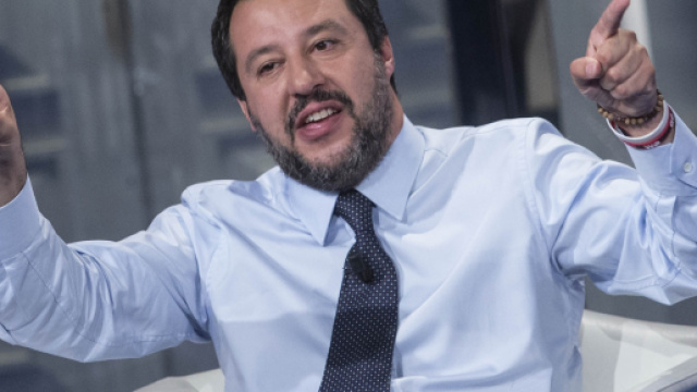 Pensioni, Salvini: &lsquo;Se cambiano Quota 100 non li lasceremo uscire dal Palazzo&rsquo;