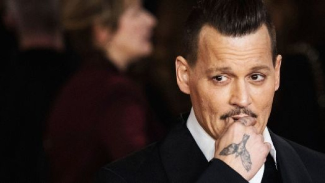 Johnny Depp ospite della prima puntata di C'&egrave; posta per te