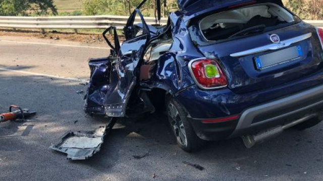 Pesaro: poliziotto interviene sulla Statale 745 per un incidente e trova il figlio morto.