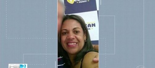 Mulher levou um tiro na cabe&ccedil;a. (Reprodu&ccedil;&atilde;o/TV Globo)