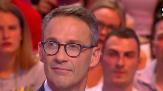 Julien Courbet s'est confi&eacute; sur la mort de son p&egrave;re. Credit: Capture d'&eacute;cran/ C8