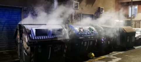 Ostia, bruciati i cassonetti AMA sul Lungomare Toscanelli