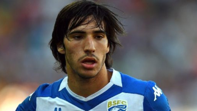 Sandro Tonali sarebbe nel mirino della Juventus.