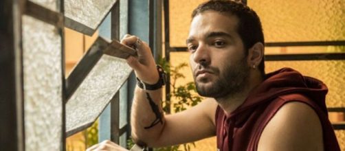 Sandro reconhecer&aacute; Vinicius depois de ativista invadir jantar da PWA. (Divulga&ccedil;&atilde;o/TV Globo)