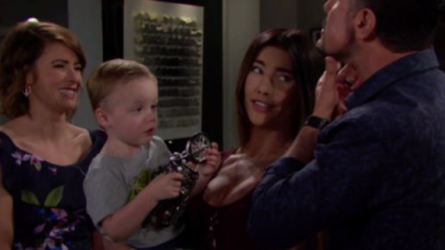 Beautiful, trame Usa: Steffy vuole dire la verit&agrave; sul bacio al Spencer, Thomas la blocca