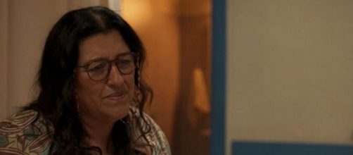 Regina Cas&eacute; na cena emocionante de 'Amor de M&atilde;e' veiculada na &uacute;ltima segunda. (Reprodu&ccedil;&atilde;o/TV Globo)