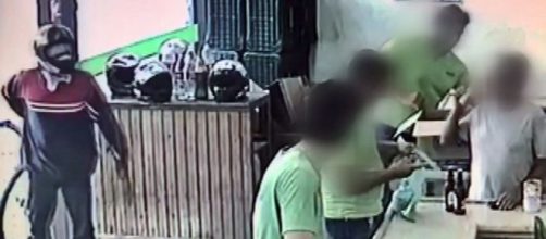 V&iacute;timas nem deram aten&ccedil;&atilde;o ao homem que praticava o assalto (reprodu&ccedil;&atilde;o EPTV).