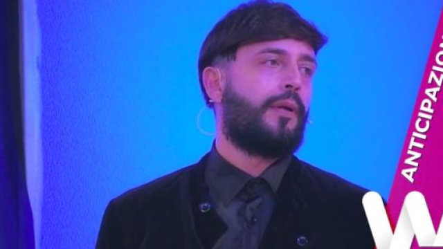 Uomini e Donne, De Filippi su Armando: 'O risolve la questione o pu&ograve; stare a casa'