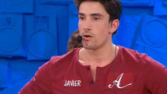 Amici 19, il ballerino Javier contro il programma: 'Una scuoletta, non vale niente'.