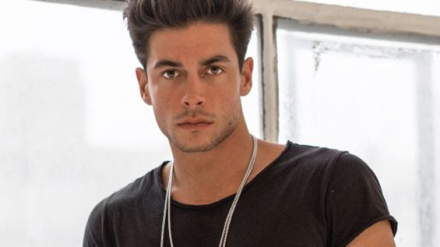Il modello e concorrente del Grande Fratello Andrea Denver