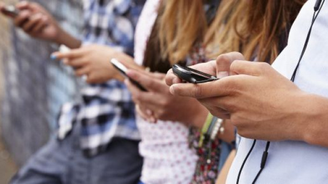 Modena, foto os&eacute; scambiate sul web: 6 studenti indagati, le protagoniste: 'Che male c'&egrave;?'