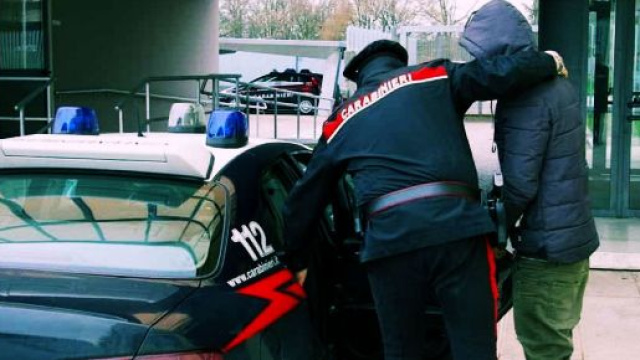 Sardegna: un 44enne ucciso dopo una possibile lite davanti al bar, 20enne in manette