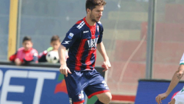 Stefano Pettinari con la maglia del Crotone.