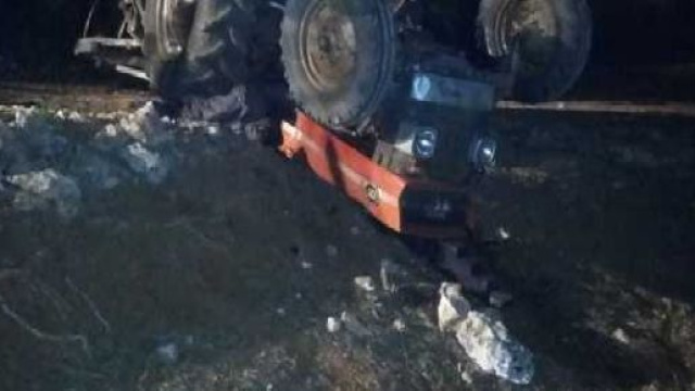 Un agricoltore di Ostuni ha perso la vita a causa del ribaltamento del suo trattore.