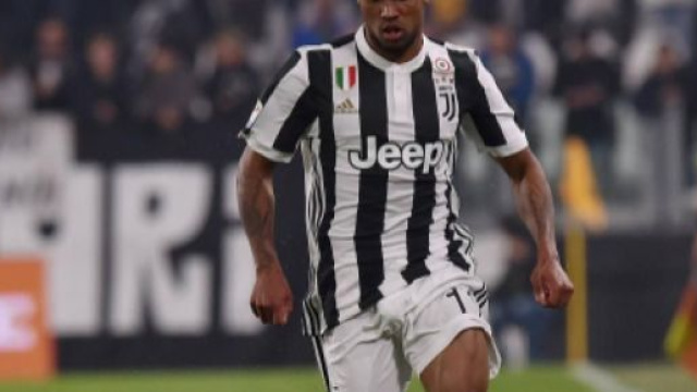 Douglas Costa, centrocampista offensivo della Juventus.
