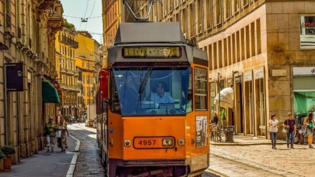 Milano: il sindaco Sala propone il divieto di fumo alle fermate degli autobus.
