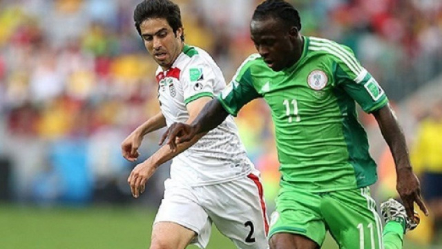 Victor Moses con la maglia della nazionale nigeriana.