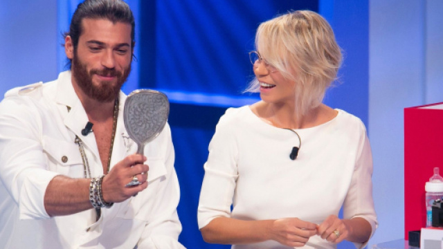 C'&egrave; Posta per Te, fan delusi per la reazione di Rita e Veronica: 'Troppa indifferenza'.