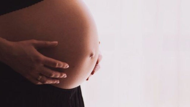 Perugia, 12enne in ospedale per dolori addominali scopre di essere ... - fanpage.it