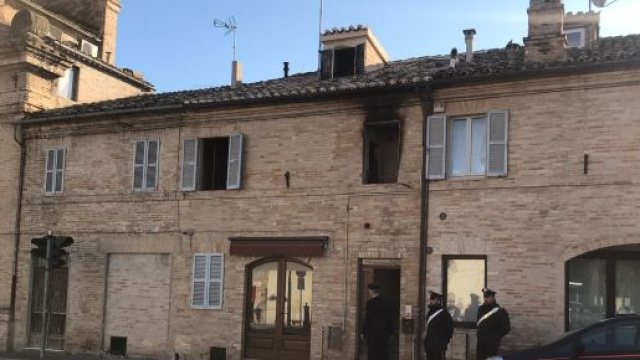 Servigliano, bimba morta in incendio: la mamma l'avrebbe prima soffocata con un cuscino.