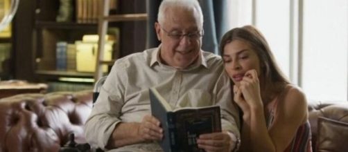 Alberto e Paloma v&atilde;o conversar ap&oacute;s morte do editor. (Reprodu&ccedil;&atilde;o/TV Globo)