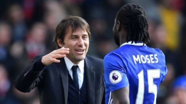 Antonio Conte e Victor Moses ai tempi del Chelsea.