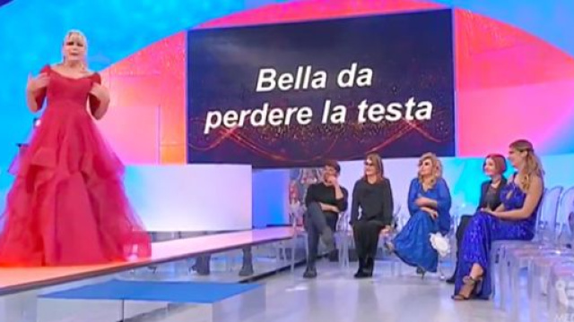 Uomini e Donne, per Tina Gemma ha riempito le coppe del vestito, lei: 'Tutta roba mia'