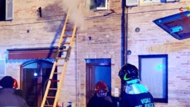 Fermo, divampa incendio in casa: muore bimba di sei anni