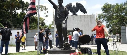 Homenagem &agrave;s v&iacute;timas do inc&ecirc;ndio do Ninho do Urubu. (Reprodu&ccedil;&atilde;o)