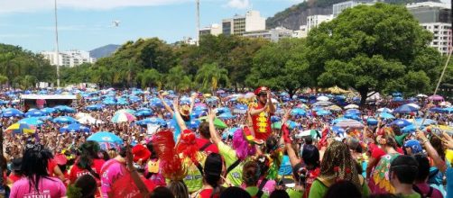 Suspeita de adultera&ccedil;&atilde;o de bebidas leva foli&otilde;es ao hospital. (Arquivo Blasting News)