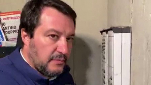 Salvini citofona a un presunto spacciatore