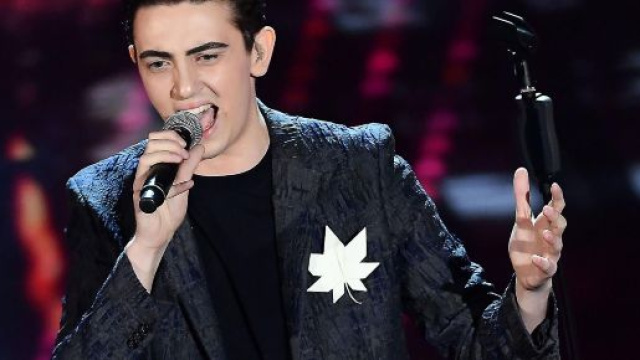 Il cantante Michele Bravi, vincitore di X Factor 7.