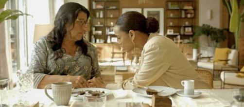 Lurdes ter&aacute; ajuda de Vit&oacute;ria, em 'Amor de M&atilde;e'. (Reprodu&ccedil;&atilde;o/TV Globo)