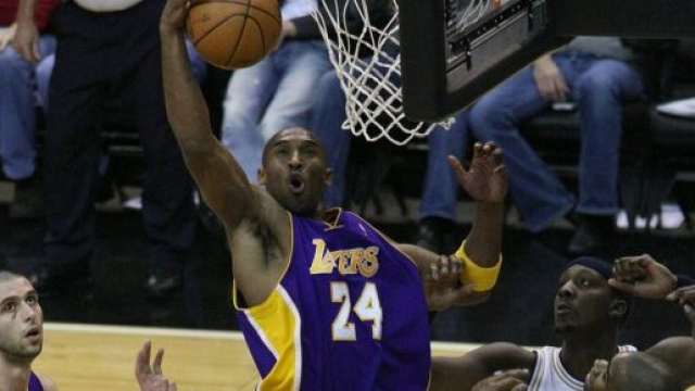 Kobe Bryant in azione in LA Lakers-Washington Wizards del 5 dicembre 2008.