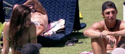 Mari Gonzalez e Felipe Prior conversam no 'Big Brother Brasil 20' sobre tema delicado. (Reprodu&ccedil;&atilde;o/TV Globo)