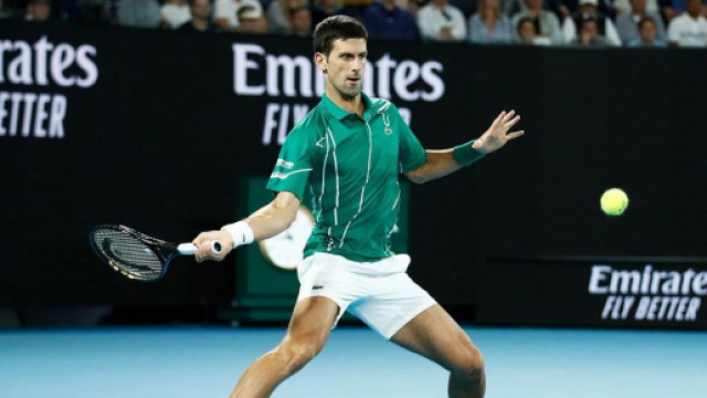 Novak Djokovic in azione contro Raonic (ph. Twitter Australian Open).