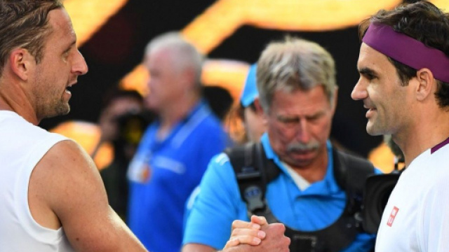 Sette match point falliti da Sandgren, Federer approda in semifinale a Melbourne (ph. Twitter Australian Open).