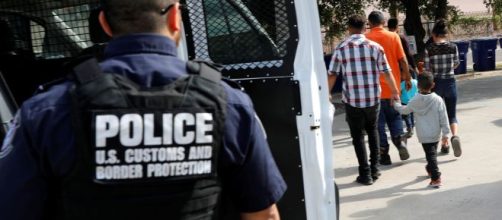 Garoto de 9 anos tentou assassinar a irm&atilde; de 5 com facadas. (Arquivo Blasting News)